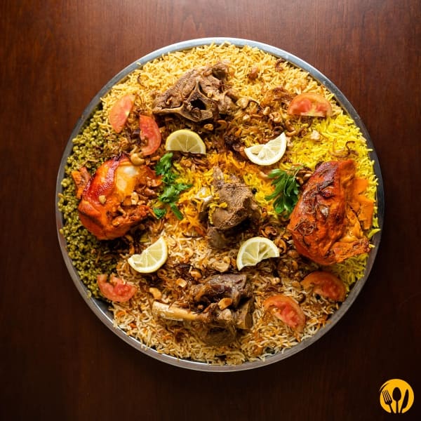 Talerz degustacyjny z mięsem, ryżem i cytryną – demo strony gastronomicznej